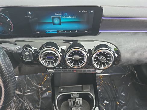 Used 2022 Mercedes-Benz CLA 250 image 22