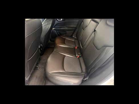 Used 2024 Jeep Compass Latitude w/ Convenience Group AWD/4WD image 17