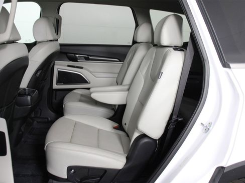 Used 2023 Kia Telluride S image 30