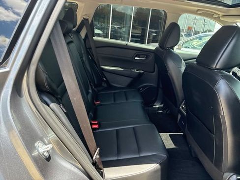 Used 2025 Nissan Rogue SV w/ SV Premium Package FWD image 9