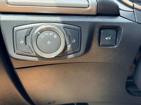 Used 2017 Ford Fusion SE w/ Fusion SE Technology Package FWD image 34
