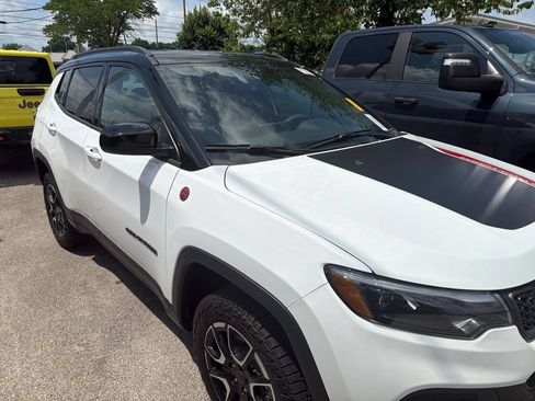 Used 2025 Jeep Compass Trailhawk w/ Trailhawk Elite Group AWD/4WD image 7