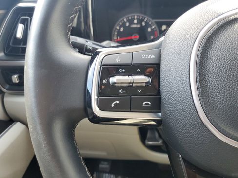 Used 2023 Kia Sorento S image 19