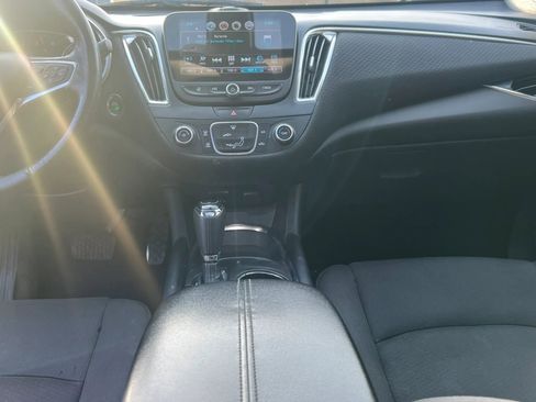 Used 2018 Chevrolet Malibu LT FWD image 15