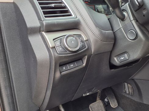 Used 2018 Ford Explorer Platinum image 11