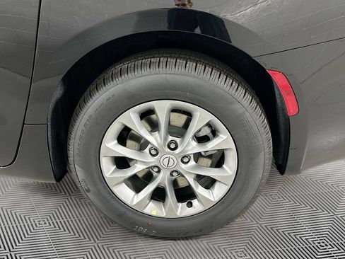New 2026 Chrysler Pacifica Select AWD/4WD image 16