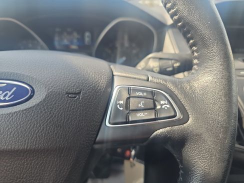 Used 2017 Ford Focus SE w/ Cold Weather Package FWD image 16