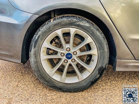 Used 2019 Ford Fusion SE image 11