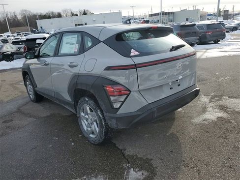 New 2026 Hyundai Kona SE image 3