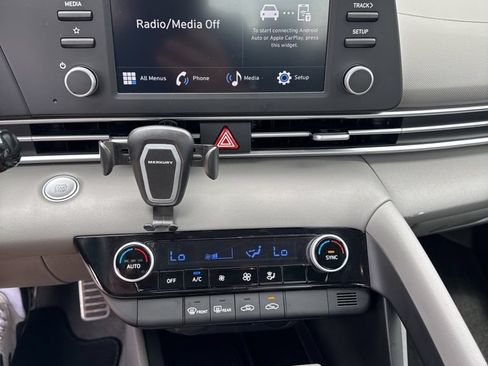 Used 2025 Hyundai Elantra Sport FWD image 2