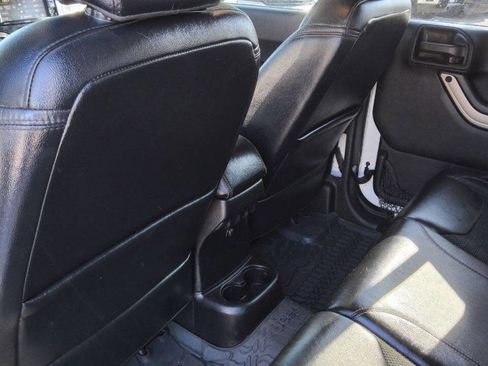 Used 2016 Jeep Wrangler Unlimited Sahara AWD/4WD image 18