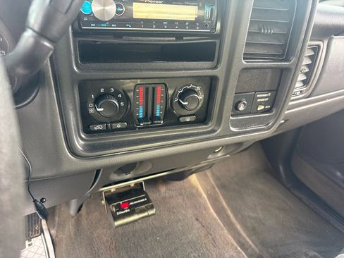 Used 2003 Chevrolet Silverado 2500 LS w/ Snow Plow Prep Package image 10