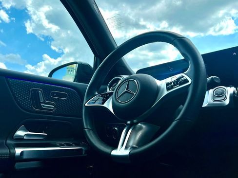 Certified 2025 Mercedes-Benz GLB 250 4MATIC image 8