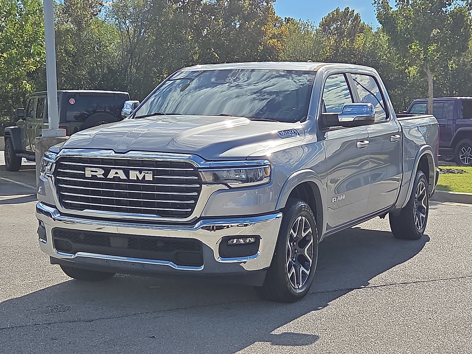 Used 2025 RAM 1500 Laramie AWD/4WD image 2
