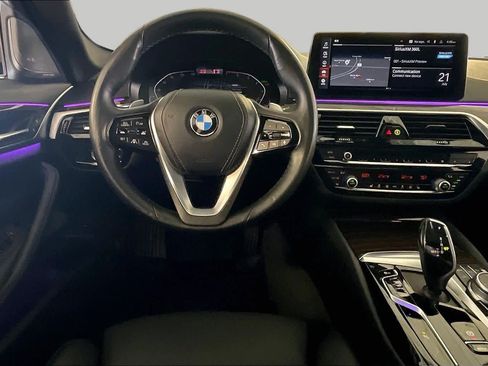 Used 2022 BMW 530i w/ Premium Package RWD image 5