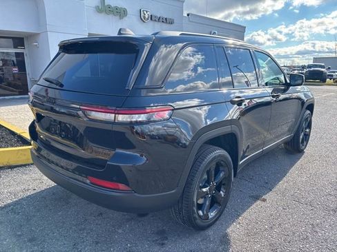 New 2025 Jeep Grand Cherokee Limited w/ Black Appearance Package AWD/4WD image 7