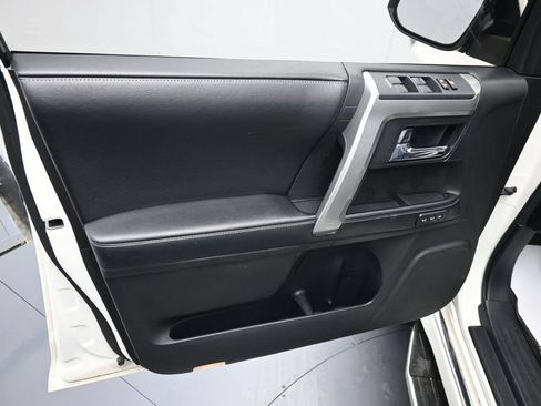 Used 2017 Toyota 4Runner Limited AWD/4WD image 18