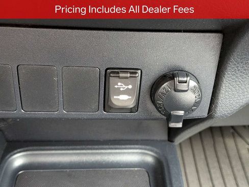 Used 2016 Toyota RAV4 XLE AWD/4WD image 24