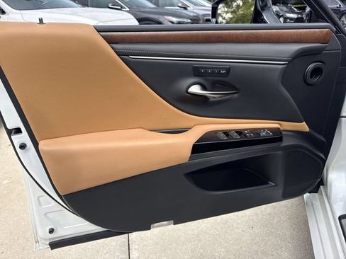 Certified 2025 Lexus ES 350 w/ Technology Package FWD image 13