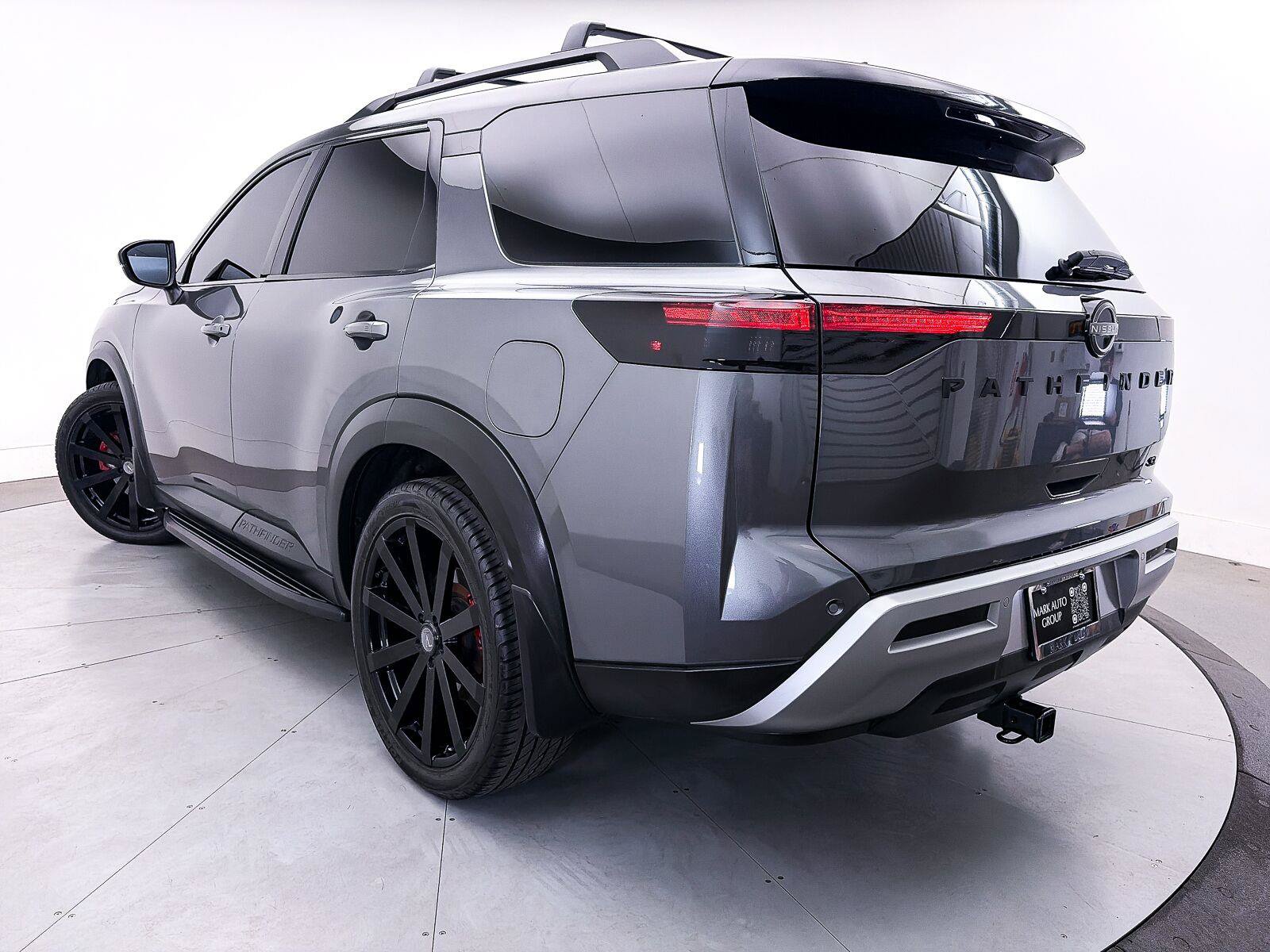 Used 2022 Nissan Pathfinder SL w/ SL Premium Package FWD image 1