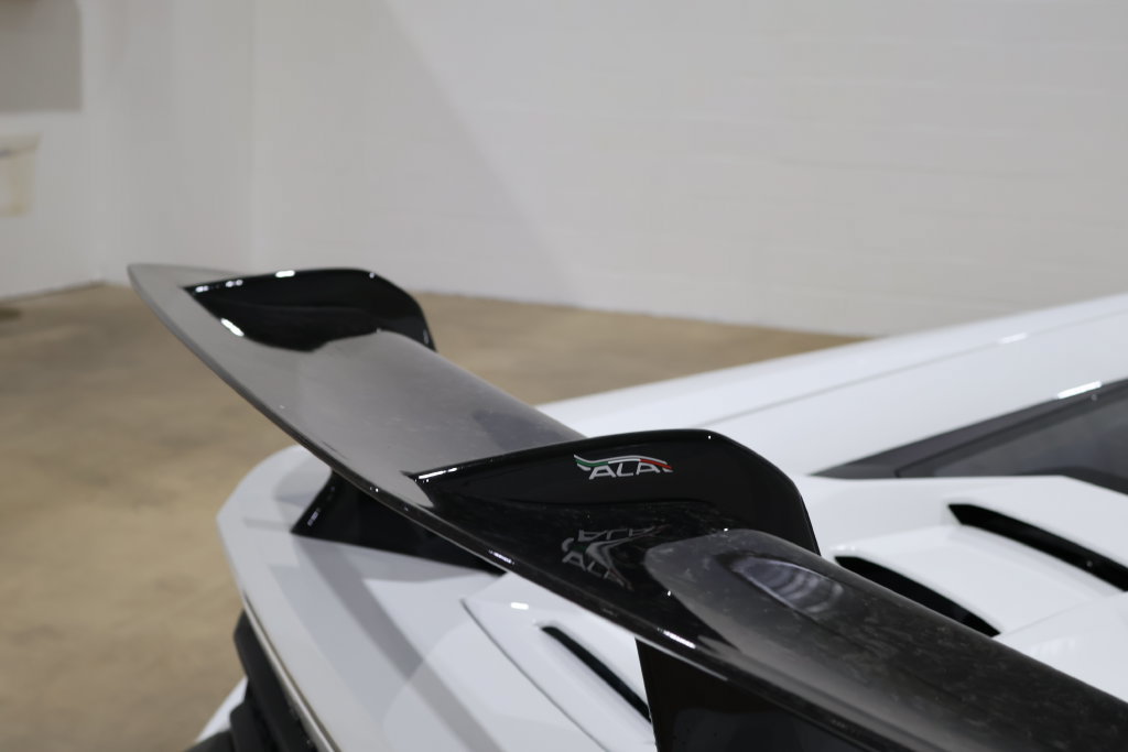 Used 2018 Lamborghini Huracan Performante AWD/4WD image 4