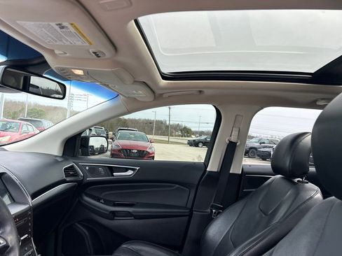 Used 2019 Ford Edge Titanium w/ Equipment Group 301A AWD/4WD image 32