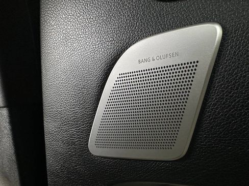 Used 2016 Mercedes-Benz E 400 Sedan image 37