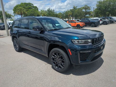 New 2026 Jeep Grand Cherokee L Summit w/ Obsidian Package AWD/4WD image 2
