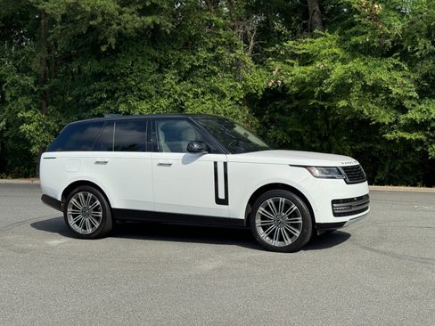Used 2023 Land Rover Range Rover SE image 15