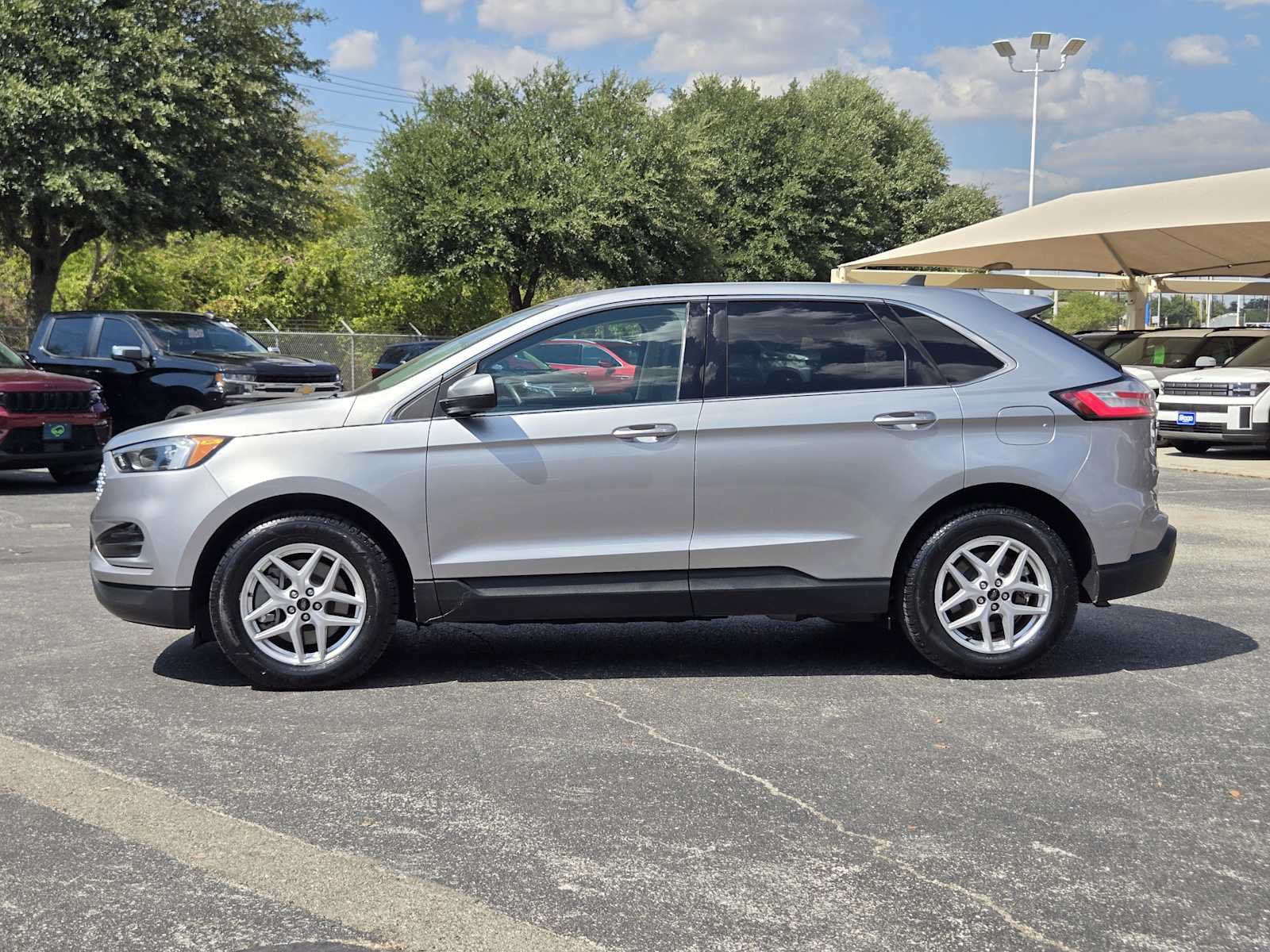 Used 2024 Ford Edge SEL AWD/4WD image 4