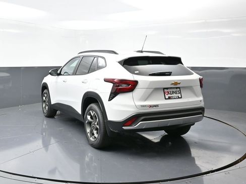 New 2025 Chevrolet Trax LT w/ Driver Confidence Package image 11