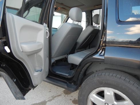 Used 2005 Jeep Liberty Limited image 28