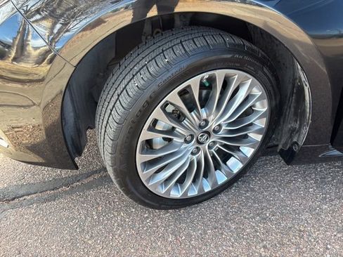 Used 2018 Toyota Avalon Limited w/ All Weather Liner Package image 15