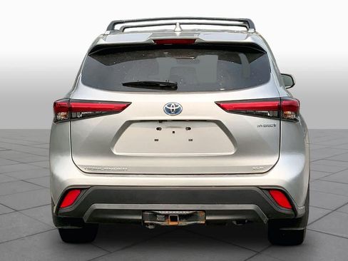 Used 2023 Toyota Highlander XLE AWD/4WD image 5
