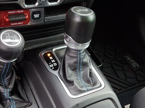 Used 2022 Jeep Wrangler Unlimited Rubicon 4xe AWD/4WD image 15