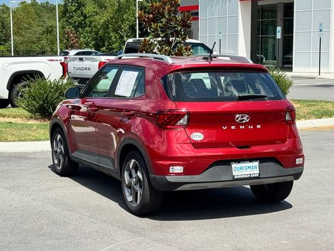 Used 2025 Hyundai Venue SEL FWD image 7