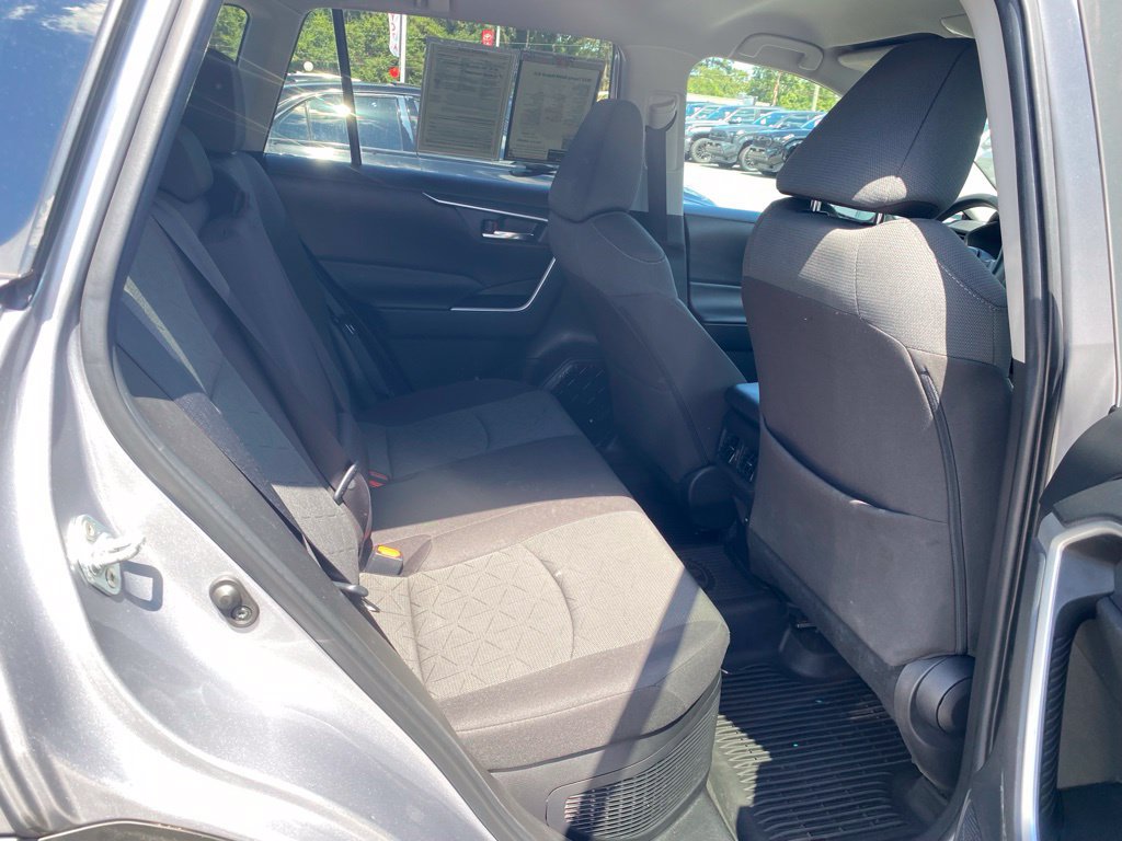 Used 2022 Toyota RAV4 XLE AWD/4WD image 16