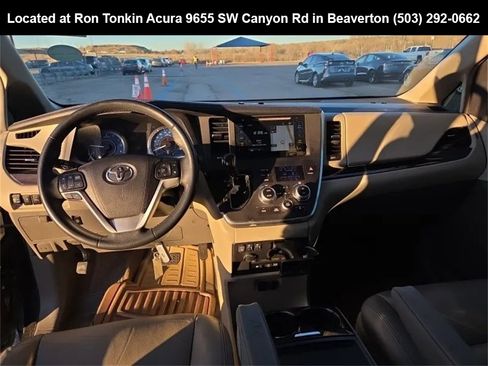 Used 2017 Toyota Sienna XLE Premium w/ Protection Package image 8
