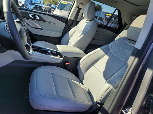 Used 2025 Ford Explorer Platinum w/ Ultimate Package image 19