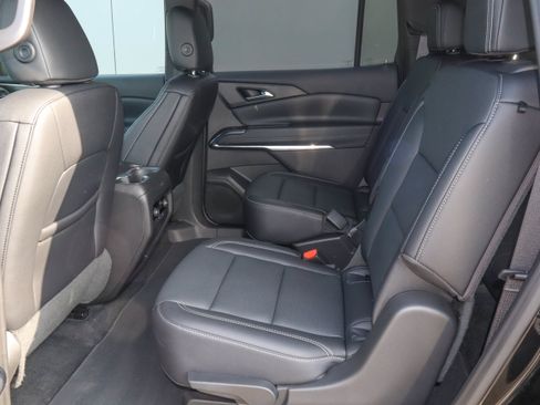 Used 2026 Chevrolet Traverse LT AWD/4WD image 8