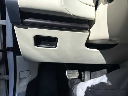 Certified 2024 Land Rover Range Rover Long Wheelbase Autobiography image 32