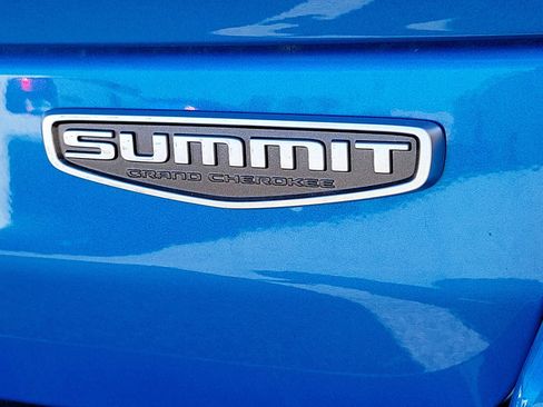 New 2022 Jeep Grand Cherokee Summit image 5