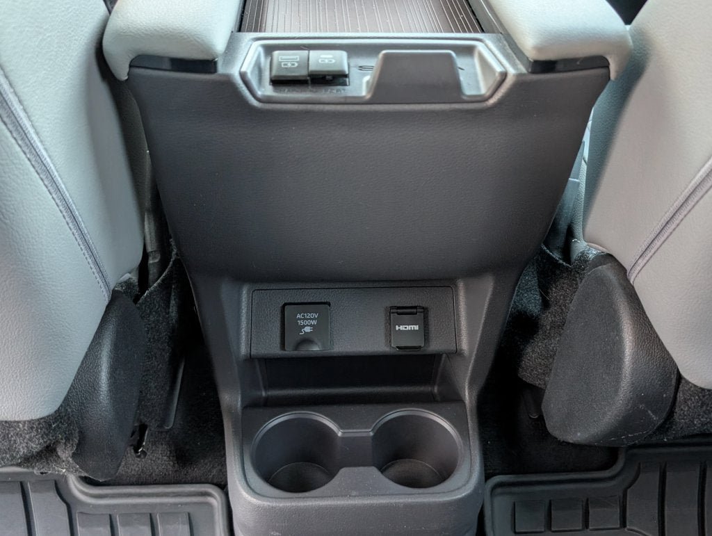 Certified 2022 Toyota Sienna XLE w/ XLE Plus Package FWD image 31