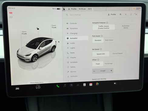 Used 2022 Tesla Model Y Long Range AWD/4WD image 25