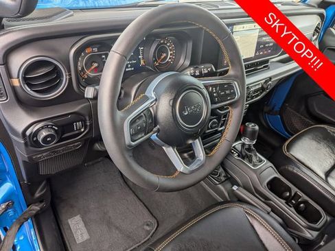 Certified 2024 Jeep Wrangler Unlimited Sahara w/ Technology Group AWD/4WD image 11