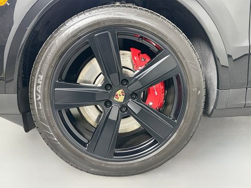 Certified 2025 Porsche Cayenne S image 11