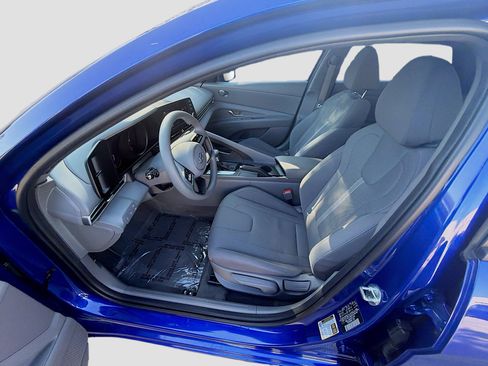 Used 2023 Hyundai Elantra SE w/ Cargo Package FWD image 18