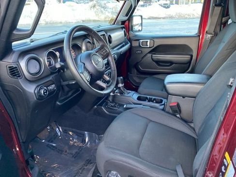 Used 2021 Jeep Gladiator Willys image 6