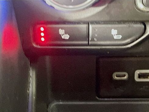 Used 2022 Chevrolet Suburban LT image 21