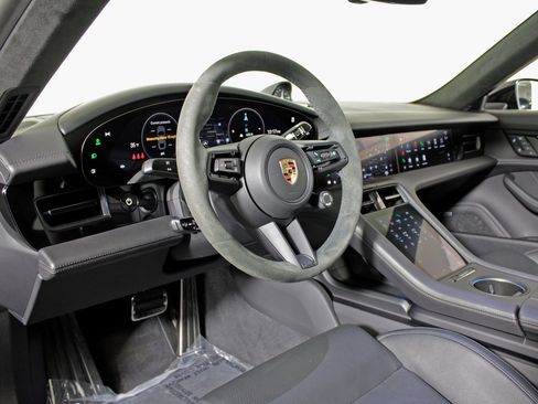 Used 2023 Porsche Taycan GTS image 4